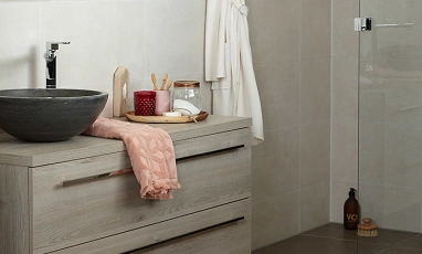 Kleine badkamers baden