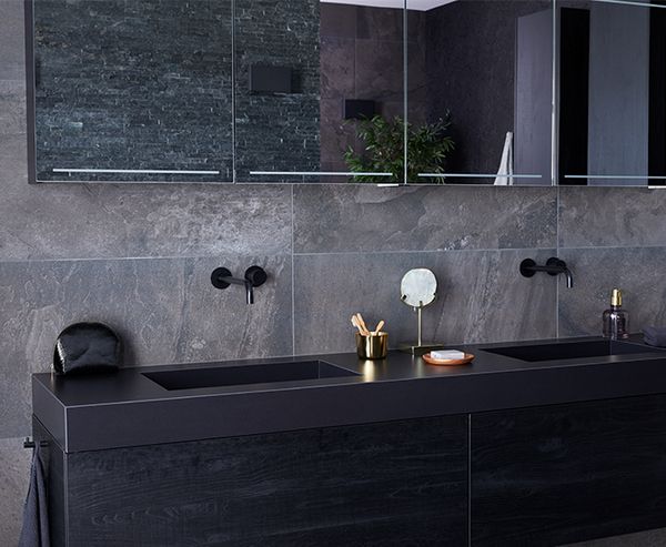 grijs Luik houding Binnenkijken bij een zwarte badkamer - Van Veen Tegels & Sanitair