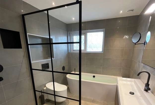 Binnenkijken bij een betonlook badkamer - Badkamerstudio Roggeveen