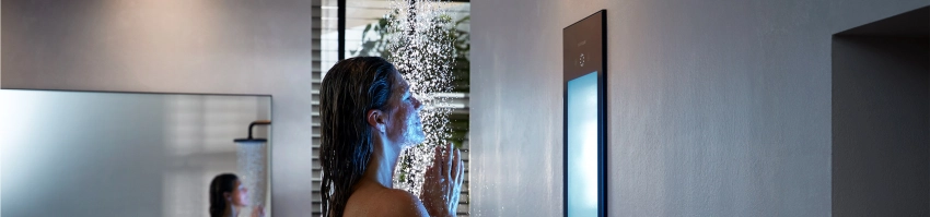 Vrouw versterkt immuunsysteem met de Sunshower