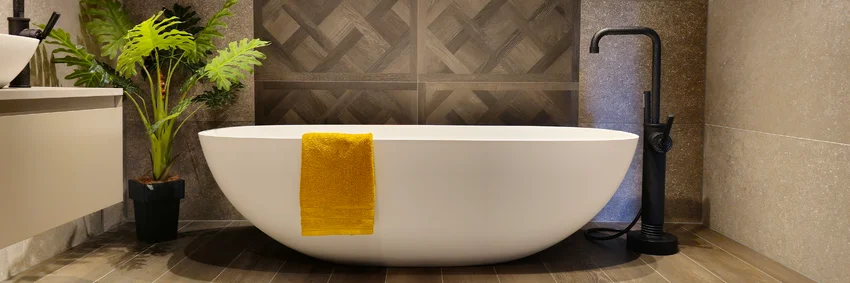 Binnenkijken bij een industriële houtlook badkamer - Binnenkijken bij een industriële houtlook badkamer