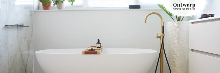 Trendy badkamer met gouden kranen - Trendy badkamer met gouden kranen