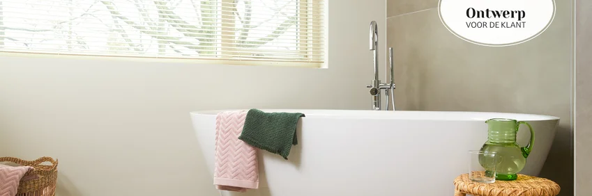 Natuurlijke badkamer met chromen kranen - Natuurlijke badkamer met chromen kranen